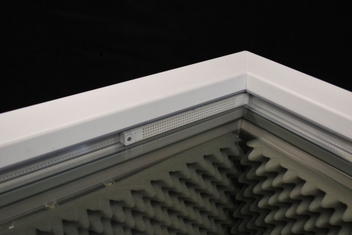 Sound insulation window with fully integrated innovative lowcost loudspeakers